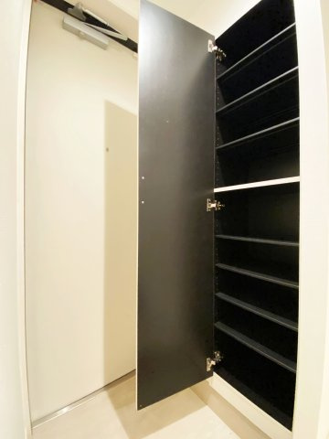 リブリ・グランシャインゴキソの玄関