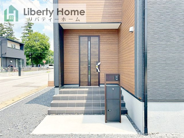 第1常総市坂手町　新築戸建　1号棟のエントランス