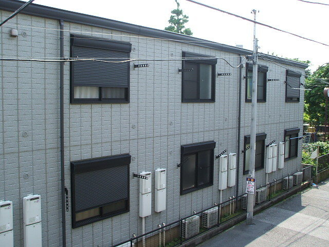 メゾングリーンのエントランス|閑静な住宅街