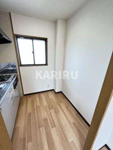 メゾンshinmoriの居間・リビング|こちらの居間で趣味の時間をお楽しみください