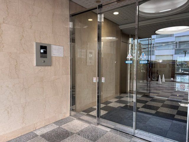 秀和溜池山王レジデンスのエントランス