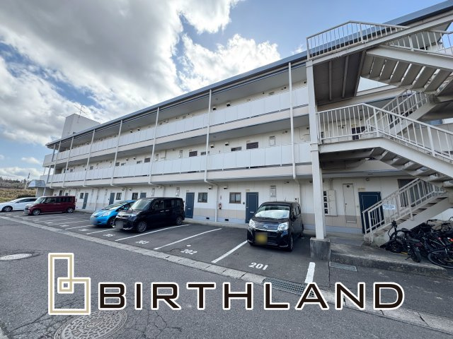 年間想定賃料1,239.6万　想定利回り8.2％　鉄骨マンションの外観