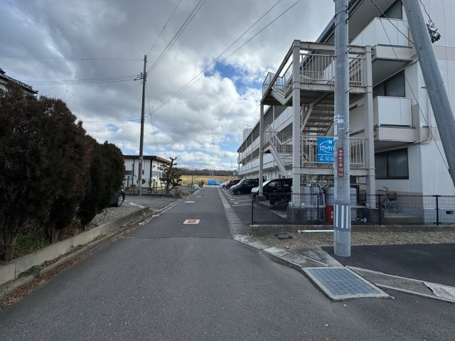 年間想定賃料1,239.6万　想定利回り8.2％　鉄骨マンションの周辺