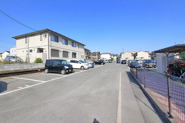 恋の窪駐車場の外観