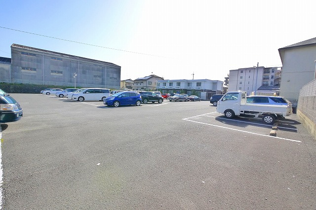 恋の窪駐車場の外観