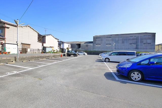 恋の窪駐車場の外観