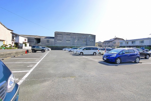恋の窪駐車場の外観
