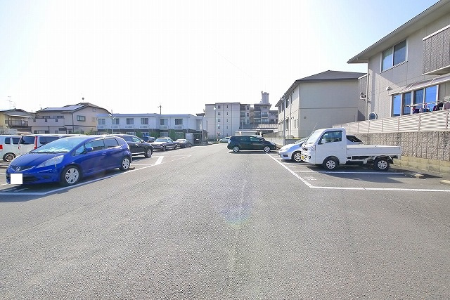 恋の窪駐車場の外観