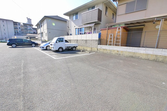 恋の窪駐車場の外観