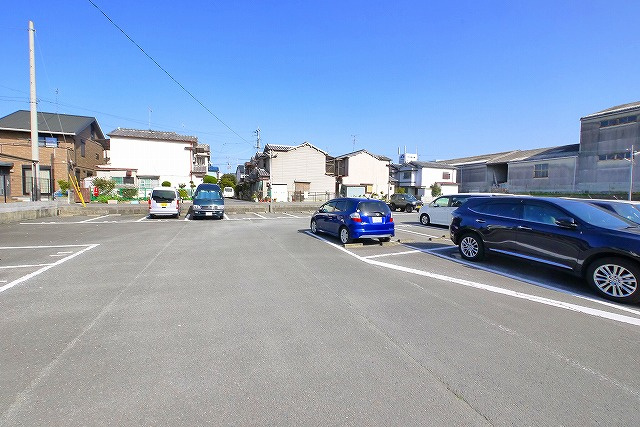 恋の窪駐車場の外観