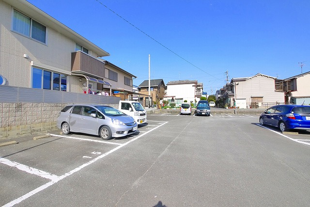 恋の窪駐車場の外観