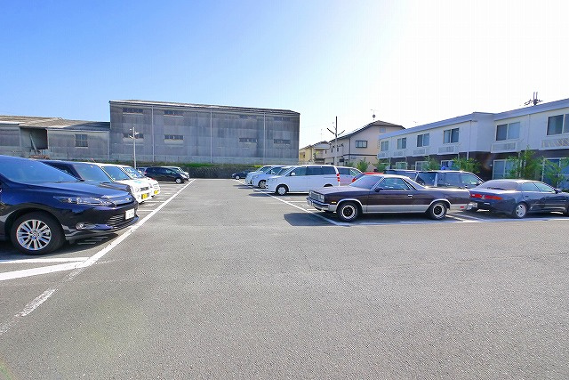 恋の窪駐車場の外観