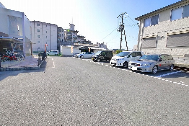 恋の窪駐車場の外観