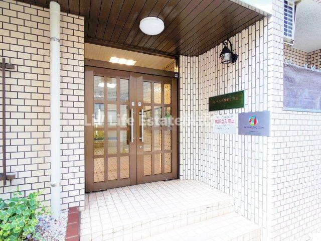 クレール久米川のエントランス