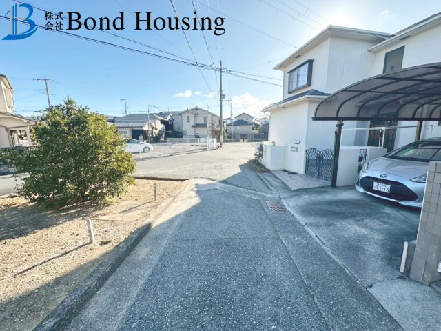 敷地面積60坪以上　上新地2丁目　中古戸建の前面道路含む現地写真