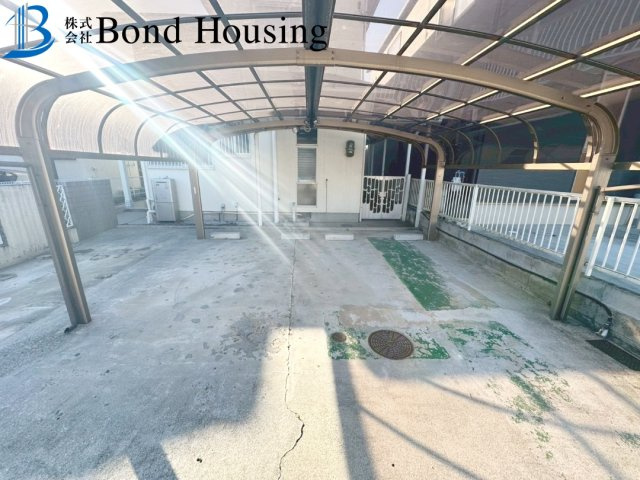 敷地面積60坪以上　上新地2丁目　中古戸建の駐車場