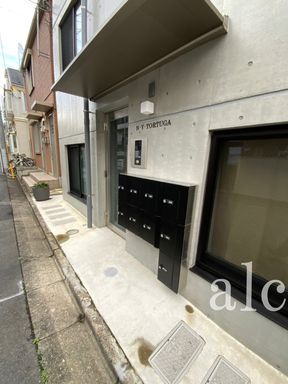 N・Y・TORTUGAのエントランス