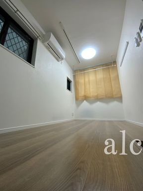 N・Y・TORTUGAの内装