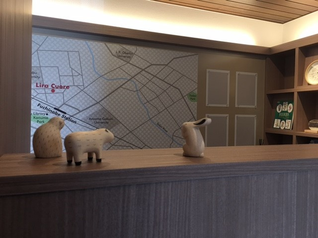 NewSafole淵野辺のロビー|情報掲示板、入居者のコミュニケーションに活用して下さい