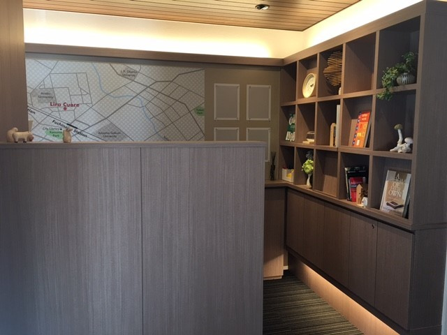 NewSafole淵野辺のロビー|シェア本棚、お勧めの本を入居者同士でシェアできます