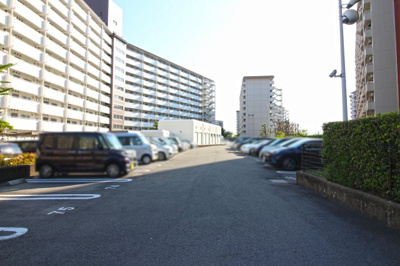 【駐車場】 | 向島ニュータウン第三街区C棟 | 【駐車場】
※駐車場等の空き状況は都度要確認