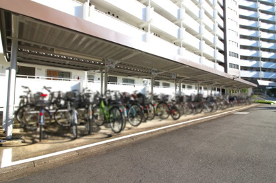 【駐輪場】 | 向島ニュータウン第三街区C棟 | 【駐輪場】
※駐車場等の空き状況は都度要確認