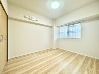 【洋室】 | 向島ニュータウン第三街区C棟 | 【洋室5.3帖】
スーパー、コンビニ、ドラッグストアが徒歩圏内でお買物もスムーズな立地です。