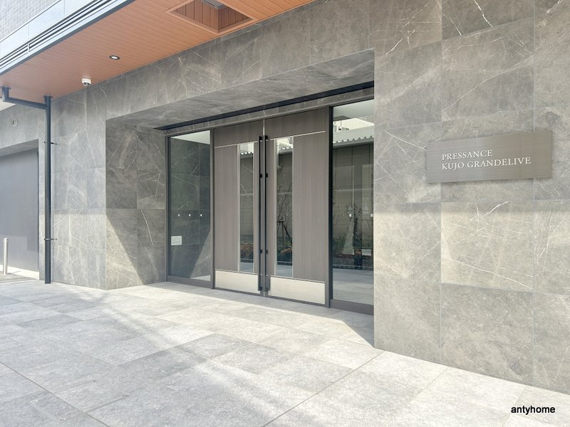 プレサンス九条グランデリーヴ　仲介手数料無料のエントランス
