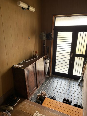見附市本所1丁目　中古戸建の玄関