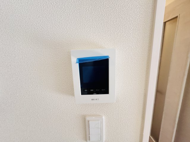 三郷市鷹野１丁目新築戸建【八木郷小学校：8分】のセキュリティ|来客時も安心のTVモニター付きインターフォン