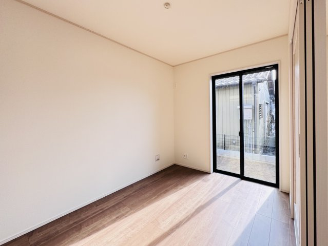 三郷市鷹野１丁目新築戸建【八木郷小学校：8分】の洋室|1F5.06帖洋室