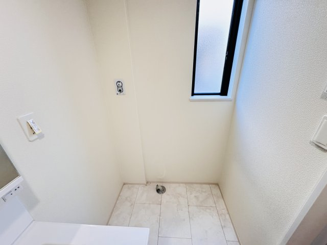 三郷市鷹野１丁目新築戸建【八木郷小学校：8分】のランドリースペース|洗濯機置き場