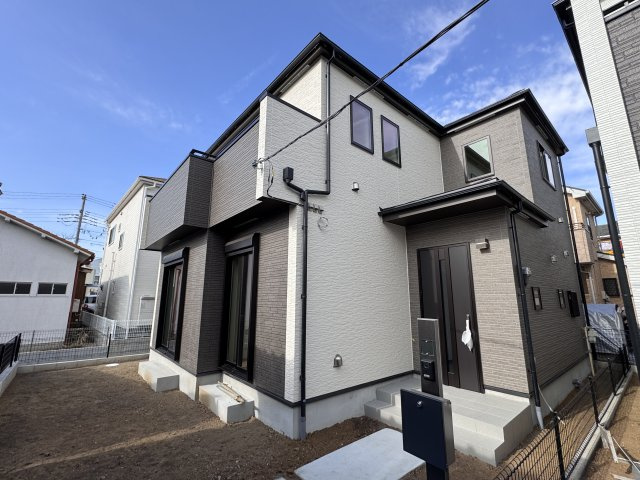 三郷市鷹野１丁目新築戸建【八木郷小学校：8分】の外観|A号棟外観・完成済み内覧可能です！