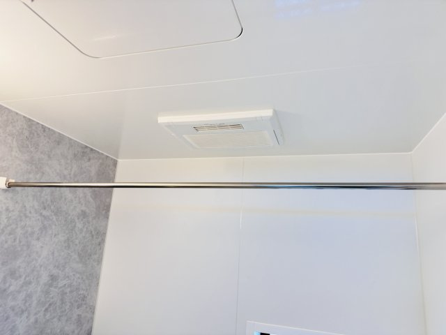 三郷市鷹野１丁目新築戸建【八木郷小学校：8分】の冷暖房・空調設備|雨の日も安心の浴室乾燥機つき