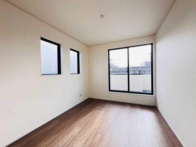 三郷市鷹野１丁目新築戸建【八木郷小学校：8分】の子供部屋|6帖洋室