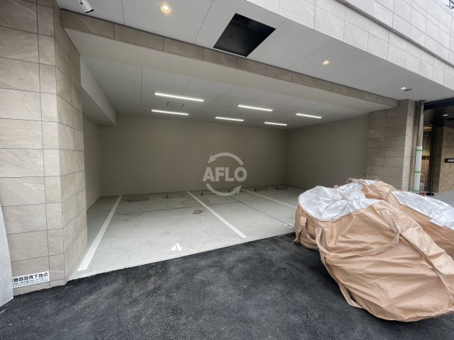 スプランディッド弁天町WEST　八幡屋小学校区の駐車場|スプランディッド弁天町WEST　敷地内ゴミ置き場