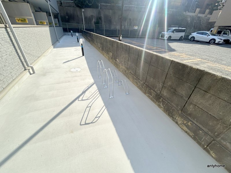 プルメリア関大前　仲介手数料無料の駐車場