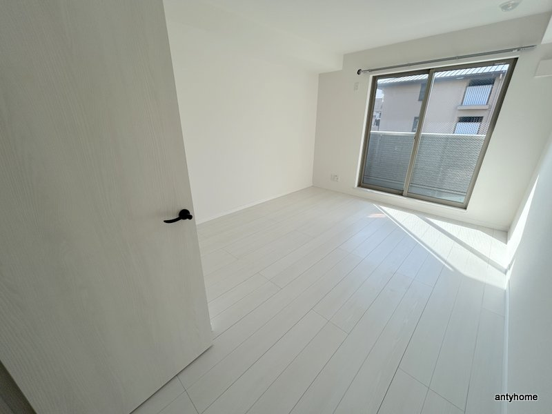 プルメリア関大前　仲介手数料無料の洋室