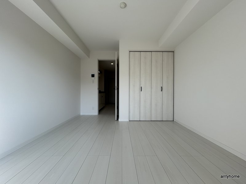 プルメリア関大前　仲介手数料無料の居間・リビング