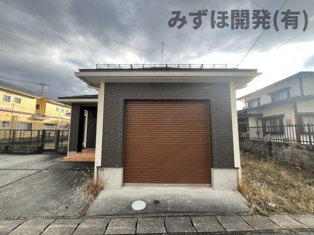 天童市泉町1丁目5-15の駐車場|電動シャッター付きガレージです。