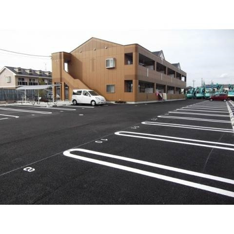 コンフォルトの駐車場