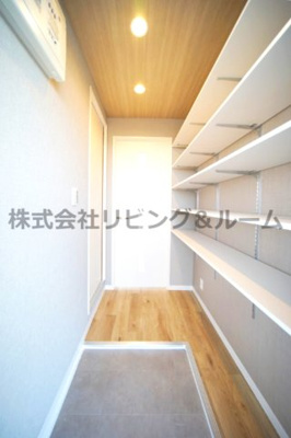 【玄関】 | ロイヤルコーポナガス