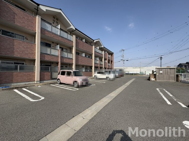 クリスタルウイング輝の駐車場