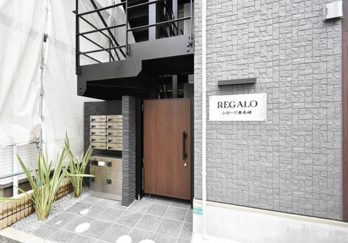 豊島区南長崎５丁目のアパートのエントランス