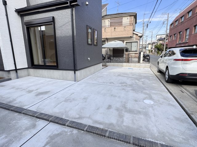 三郷市鷹野１丁目新築戸建【八木郷小学校：8分】の駐車場|B号棟駐車スペース・2台駐車可