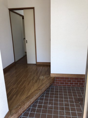 戸建　中神谷字宿畑１６の玄関