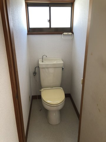 戸建　中神谷字宿畑１６のトイレ