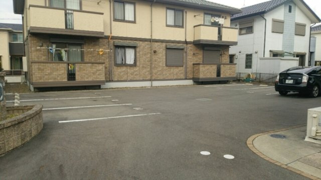 カメリア Iの駐車場