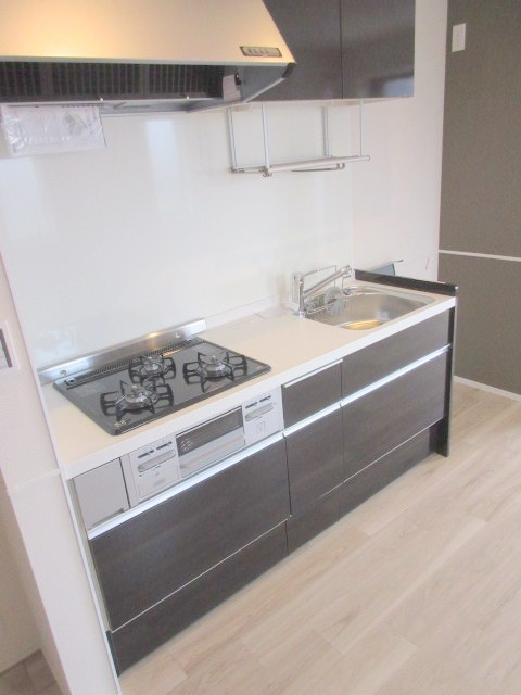 Ｆｕｎｎｙ　ｔｅｒｍｓのキッチン|料理の幅が広がるガス3口グリル付きシステムキッチン