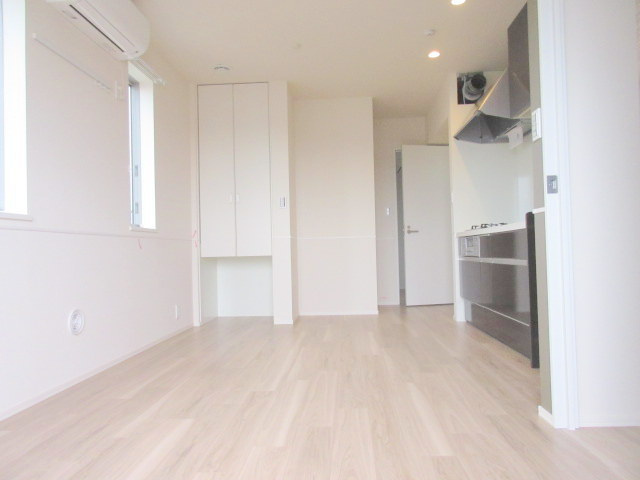 Ｆｕｎｎｙ　ｔｅｒｍｓの居間・リビング|南西向き2面採光で明るい雰囲気のお部屋